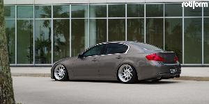 Infiniti G37 with Rotiform OZT